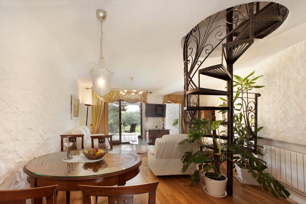 Villa Castello Rausch Valkarin Room photo