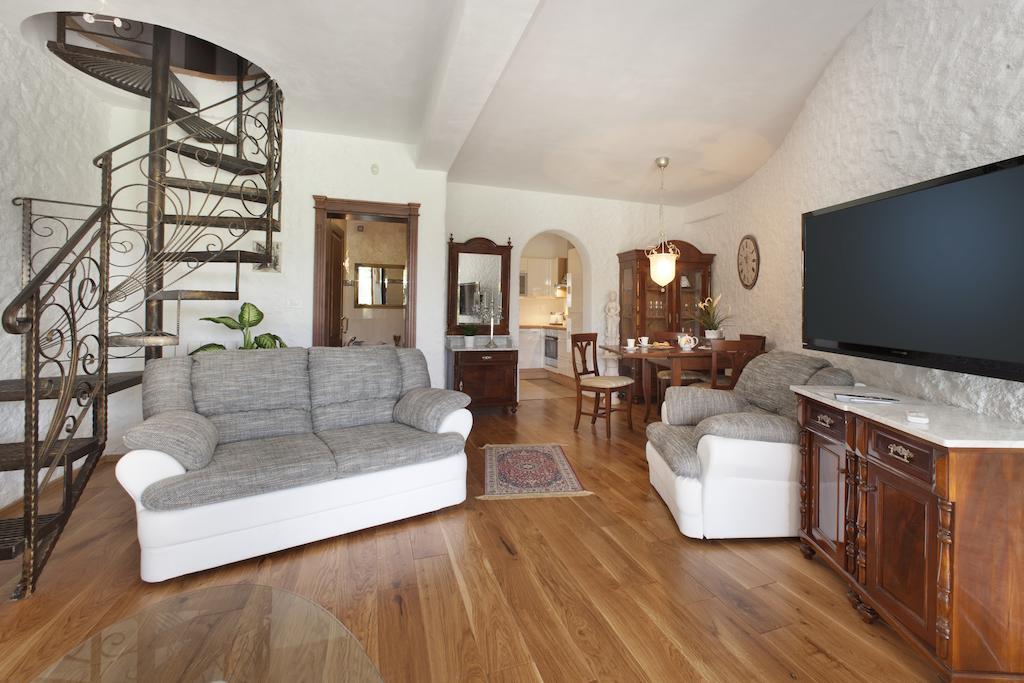 Villa Castello Rausch Valkarin Room photo