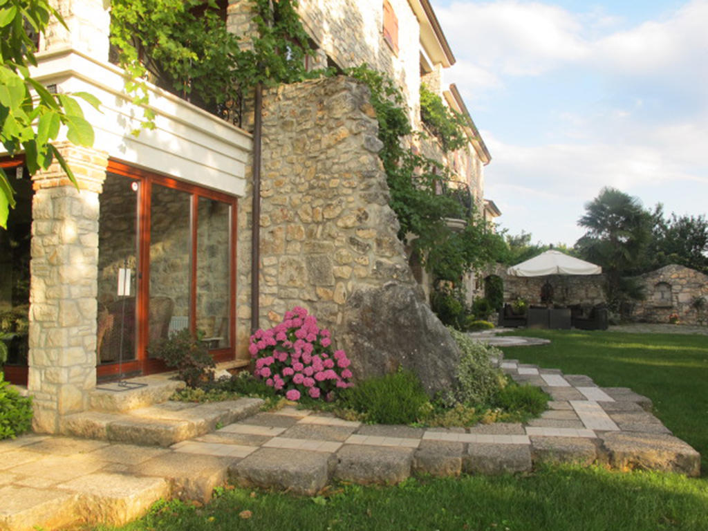 Villa Castello Rausch Valkarin Exterior photo
